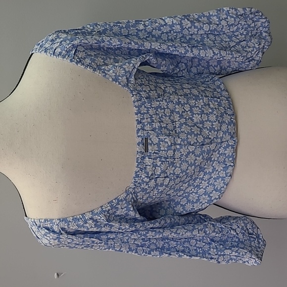 Billabong Blue and White Floral Cropped Top - Picture 2 of 9
